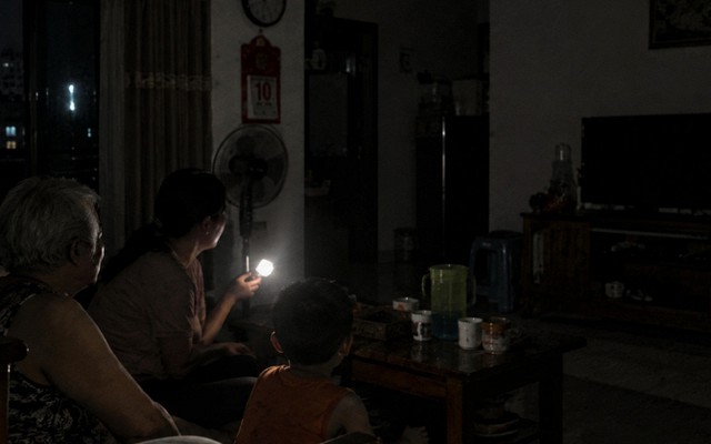 Nhà mất điện nên làm gì đầu tiên?