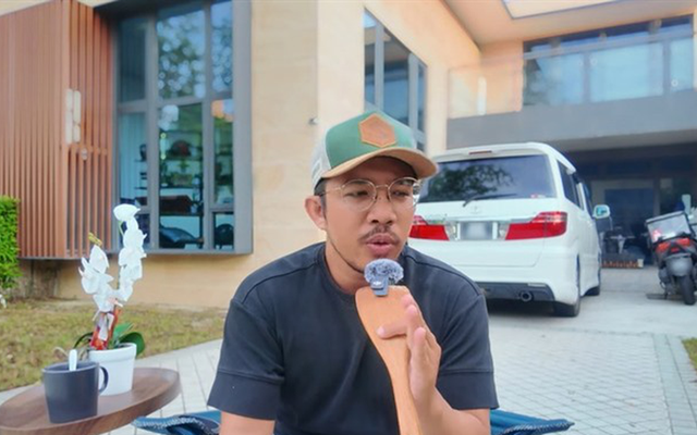 Tài xế Grab ở Singapore kiếm 122 triệu đồng/tháng, đi Porsche, sống ở 2 quốc gia, sở hữu biệt thự