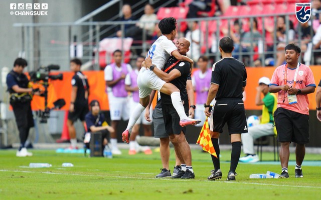 U23 Thái Lan bùng nổ với "mưa bàn thắng", chính thức vào tứ kết ASIAD 2026