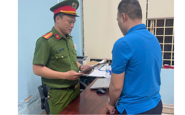 Thi hành lệnh bắt tạm giam Phan Hồng Phong SN 1998