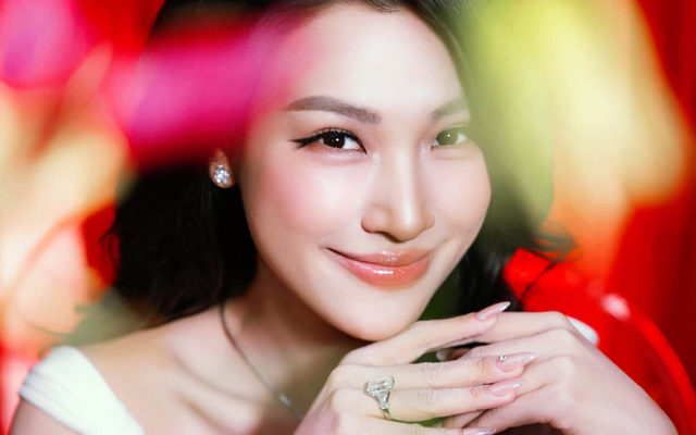 Cập nhật mới của MC Hoàng Oanh: Chiếc nhẫn ngón áp út gây chú ý