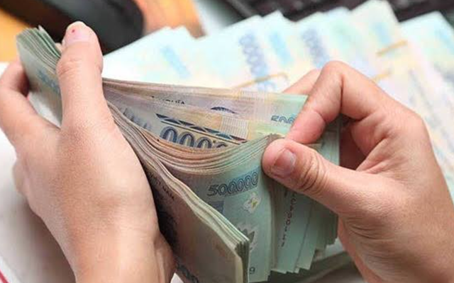 Chị chồng vay giúp 300 triệu làm nhà, vợ chồng tôi mang ơn và ròng rã trả nợ suốt 2 năm, đến giờ mới biết sự thật điếng lặng
