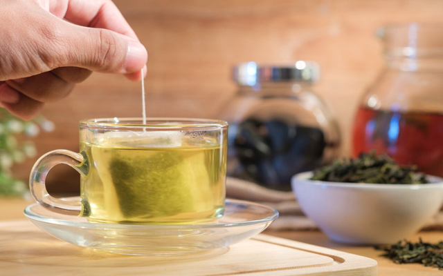 Uống trà mỗi ngày có "hại thận"? Bác sĩ cảnh báo: Đây mới là kiểu uống trà nguy hiểm nhất