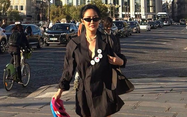 Nữ nghệ sĩ đình đám U60 sang Pháp phải bỏ taxi đi tàu điện: "Cực sợ luôn, rất sợ"