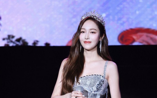1 nữ ca sĩ được "gỡ cấm sóng" sau 12 năm