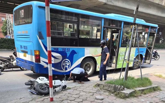 Nguyên nhân vụ tai nạn giữa xe buýt và xe máy khiến cô gái bị cuốn vào gầm
