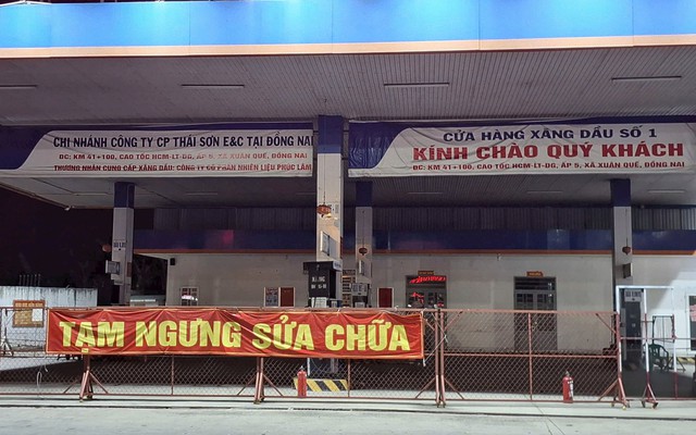 Mua xăng giá 'cắt cổ' 45.000 đồng/lít trên cao tốc, ngay cạnh một cây xăng đang bỏ không