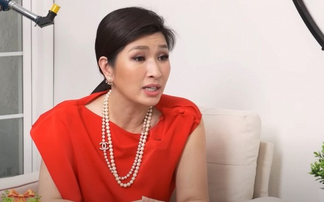 Hồng Nhung bức xúc vì có "chị ca sĩ kia" bảo với bầu show không được mời cô hát