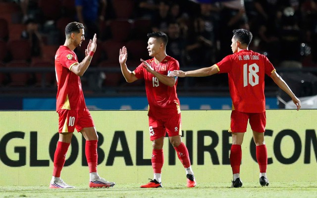 Quang Hải chính thức vắng mặt tại FIFA ASEAN Cup, HLV Kim Sang-sik gọi ai lên thay thế?