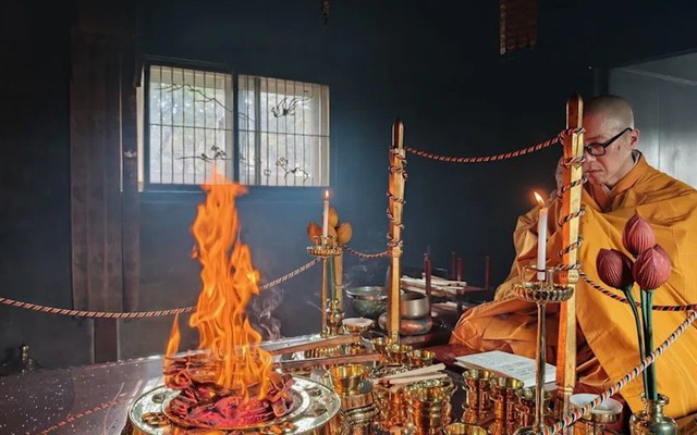 Chùa chật vật tài chính, trụ trì mang tiền công đức đi đầu tư chứng khoán, trái phiếu: Kết quả bất ngờ