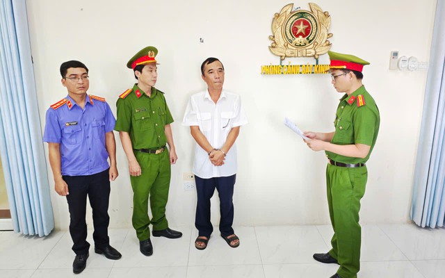 Thi hành lệnh bắt tạm giam cán bộ thuế Phạm Quốc Trưởng SN 1978