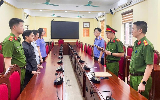 Khởi tố 4 đối tượng mua kết quả thí nghiệm khống