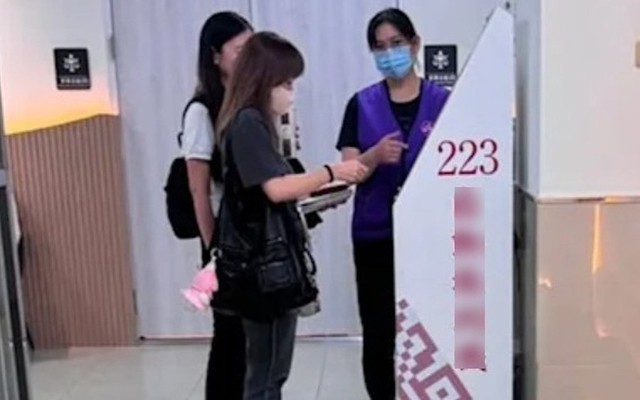 Vô tình bắt gặp nữ diễn viên M. tới tòa án ly hôn sau 7 năm cưới, nguyên nhân đổ vỡ do chồng cô đập phá đồ đạc