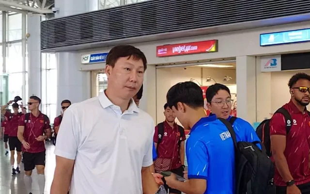 Ông Kim Sang-sik trầm tư trong ngày tuyển Việt Nam lên đường đấu FIFA ASEAN Cup 2026