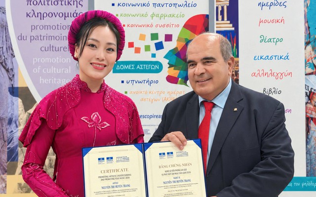 Sao Mai Huyền Trang được vinh danh tại Hy Lạp