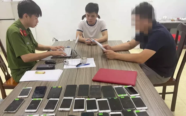 Kịch bản lừa tiền của 8 đối tượng giả danh shipper
