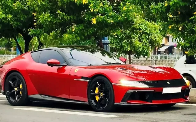 Cận cảnh Ferrari 12Cilindri độc nhất Việt Nam lăn bánh ở TP.HCM