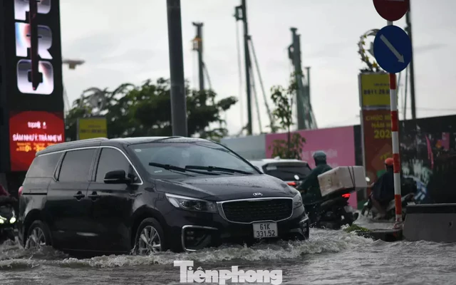 Trung tâm TPHCM ngập sâu