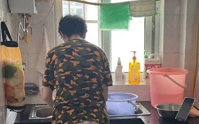 Cụ bà 75 tuổi sống một mình trong căn nhà nhỏ: Tự lo từng bữa cơm, bình yên già đi, không làm phiền con cháu