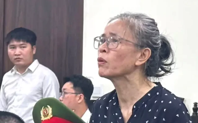 Cựu Chi cục trưởng An toàn vệ sinh thực phẩm khai doanh nghiệp 'tự nguyện' đưa tiền