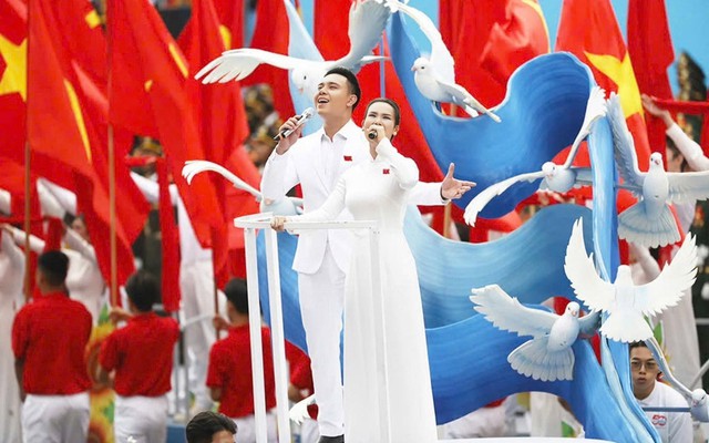 Thu nhập của giảng viên Nhạc viện đắt show bậc nhất Việt Nam
