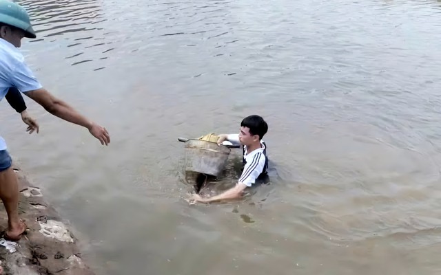 Nam sinh lớp 11 dũng cảm lao xuống sông cứu hai em nhỏ