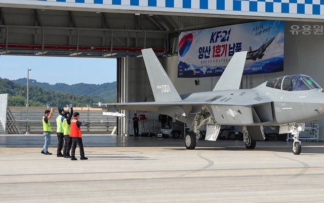 Không quân Hàn Quốc nhận tiêm kích KF-21 Boramae sản xuất hàng loạt đầu tiên