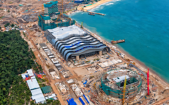 Loạt siêu dự án chưa từng có tại Việt Nam sắp về đích: Công trình VIP quy mô 8.500 m2 dần lộ diện, nhà biểu diễn lớn hơn nơi trao giải Oscar cũng hoàn thành gần 100% kết cấu bê tông cốt thép