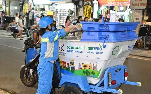 Hà Nội thí điểm phân loại, thu gom rác bằng túi tiêu chuẩn và xe điện