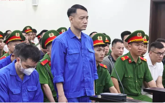 Cựu Phó phòng hình sự lừa tiền 'chạy tội' cho công ty sữa giả bị đề nghị 12-13 năm tù