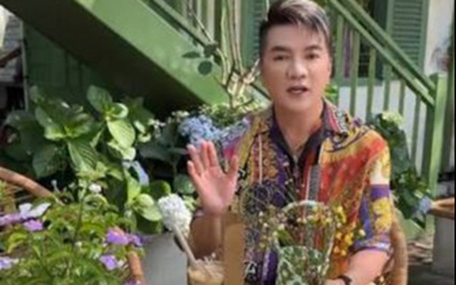 "Ông hoàng nhạc Việc" đang đi bán cà phê ở khu Thảo Điền, TP.HCM được tấm tắc khen ở tuổi U60