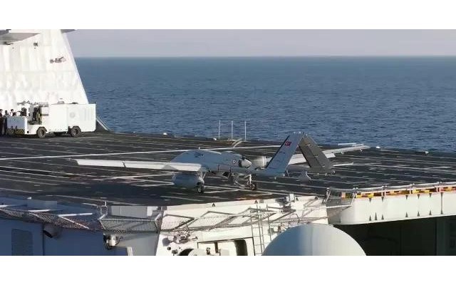 Tin xấu cho tàu ngầm khi UAV Bayraktar TB3 bắt đầu tìm kiếm dưới nước
