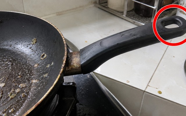 Hơn 90% người dùng không biết công dụng của chiếc lỗ nhỏ trên cán nồi, chảo
