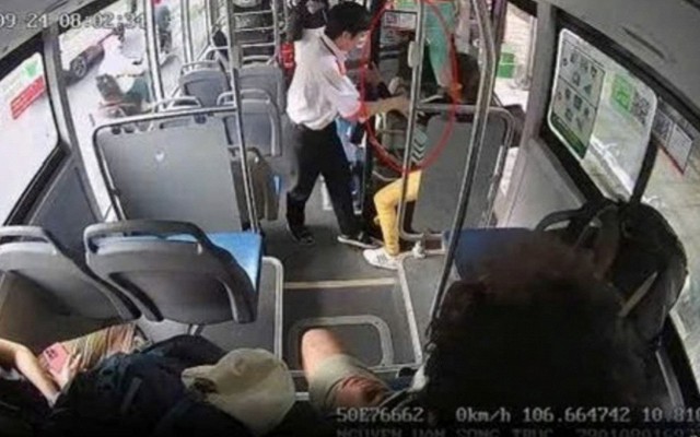 Camera ghi lại cảnh tiếp viên xe buýt xô đẩy khách xuống xe: Đã có kết quả xử lý