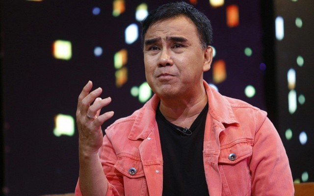 Quyền Linh: Tuổi thơ cơ cực ở nhà lá, chỉ dám ăn cơm chay 7 nghìn đồng, đến khi nổi tiếng vẫn giữ thói quen đi dép tổ ong