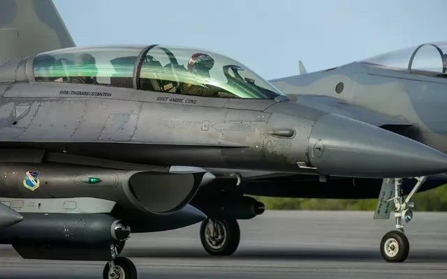 Máy bay chiến đấu F-16 học cách 'nhìn' mà không cần radar