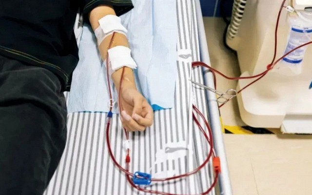 Cậu bé 14 tuổi thận đã hỏng 98%, suy thận cấp vì loại nước người trẻ "mê như điếu đổ"