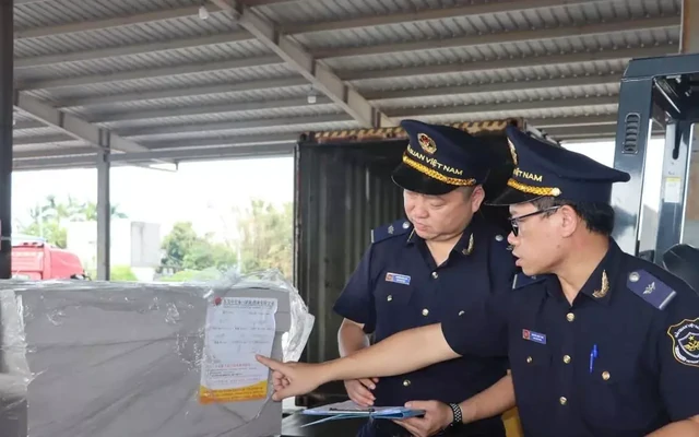 Hải quan siết nợ thuế, nhiều giám đốc bị tạm hoãn xuất cảnh