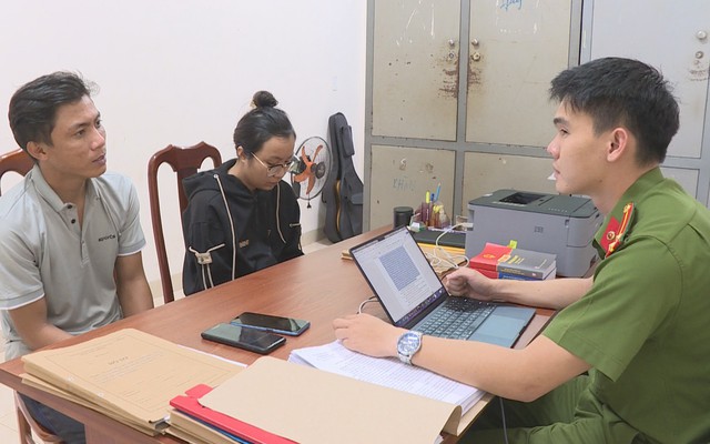 Công an điều tra các giao dịch chuyển khoản ở cửa hàng đồ điện: Bắt Trần Thị Ngọc Trâm 32 tuổi và người yêu