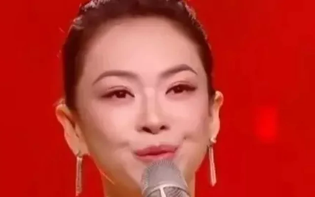 Gương mặt Chương Tử Di làm sao vậy
