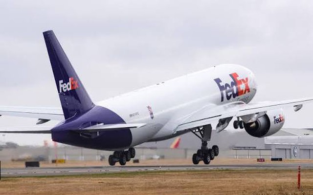 Máy bay khổng lồ sải cánh 64,8m, cao 18,6m chở theo 2 hành khách đặc biệt từ sân bay Trung Quốc, thực hiện nhiệm vụ quan trọng, được theo dõi top 1 toàn cầu trên ứng dụng theo dõi chuyến bay