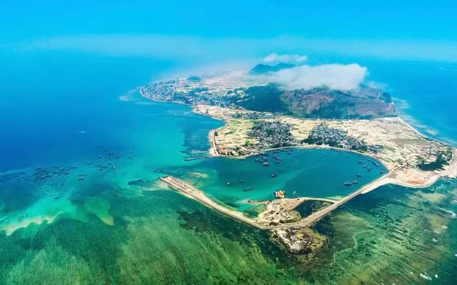 Ngỡ ngàng 'ruộng bậc thang' giữa biển Lý Sơn