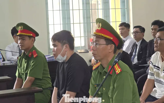 Tiếp tục hoãn xét xử tài xế xe tải vụ tai nạn làm nữ sinh 14 tuổi tử vong ở Vĩnh Long