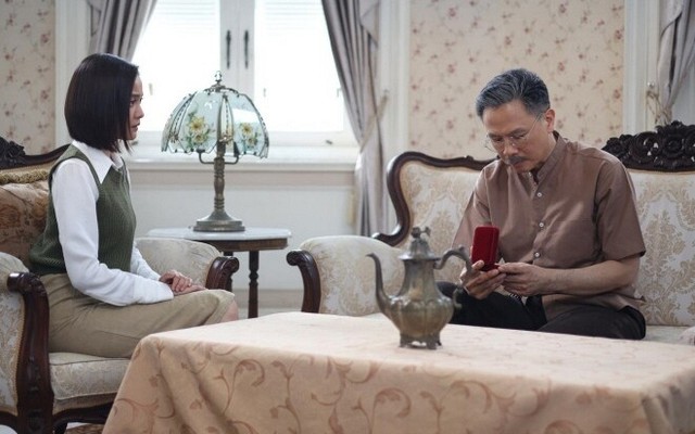 10 năm làm dâu, bố chồng chưa 1 lần công nhận tôi là con, đến khi ông mất tôi hỏi cả nhà "Em đội tang với tư cách gì?"
