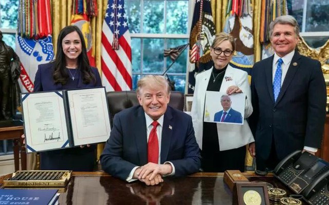 Tổng thống Trump sẵn sàng đổi lệnh trừng phạt Nga lấy giải Nobel Hòa bình?