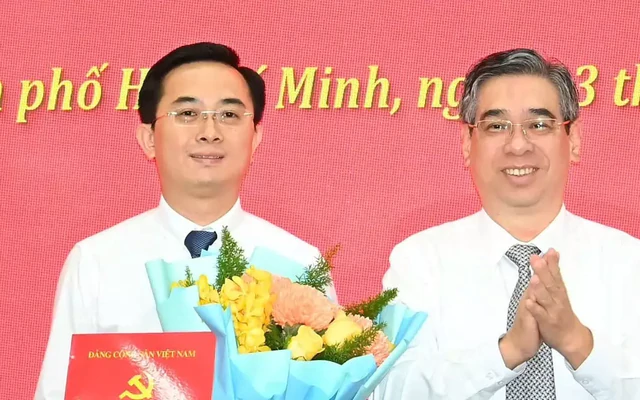 Thành ủy TPHCM trao quyết định của Ban Bí thư về công tác cán bộ