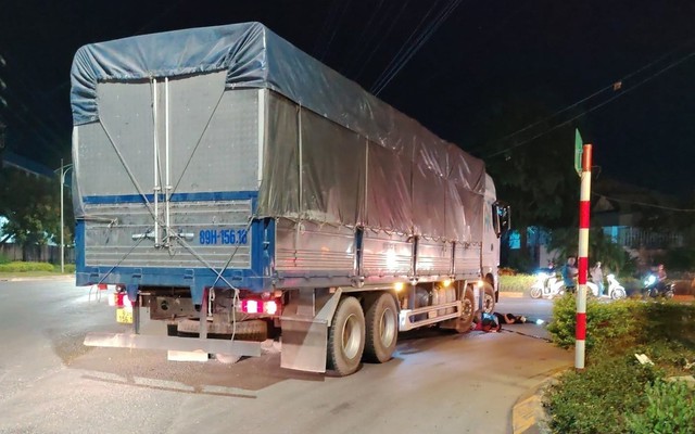 Hai mẹ con tử vong thương tâm sau va chạm với xe tải