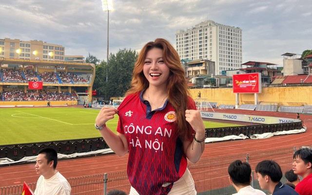 Bắt trọn visual "vạn người mê" của hot girl cheerleader đội bóng Công an Hà Nội