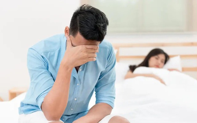 Nhiều nam giới trẻ gặp trục trặc trong ‘chuyện ấy’ dù cơ thể khỏe mạnh: Bác sĩ chỉ ra ‘thủ phạm’ ít ai ngờ