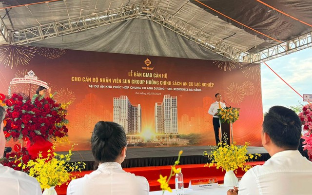 Một ông lớn BĐS tặng hàng loạt căn hộ cho nhân viên ngay dịp 2/9 vừa qua... trong thư tuyển dụng còn có lời mời hấp dẫn làm đủ từ 7 năm được xét tặng nhà